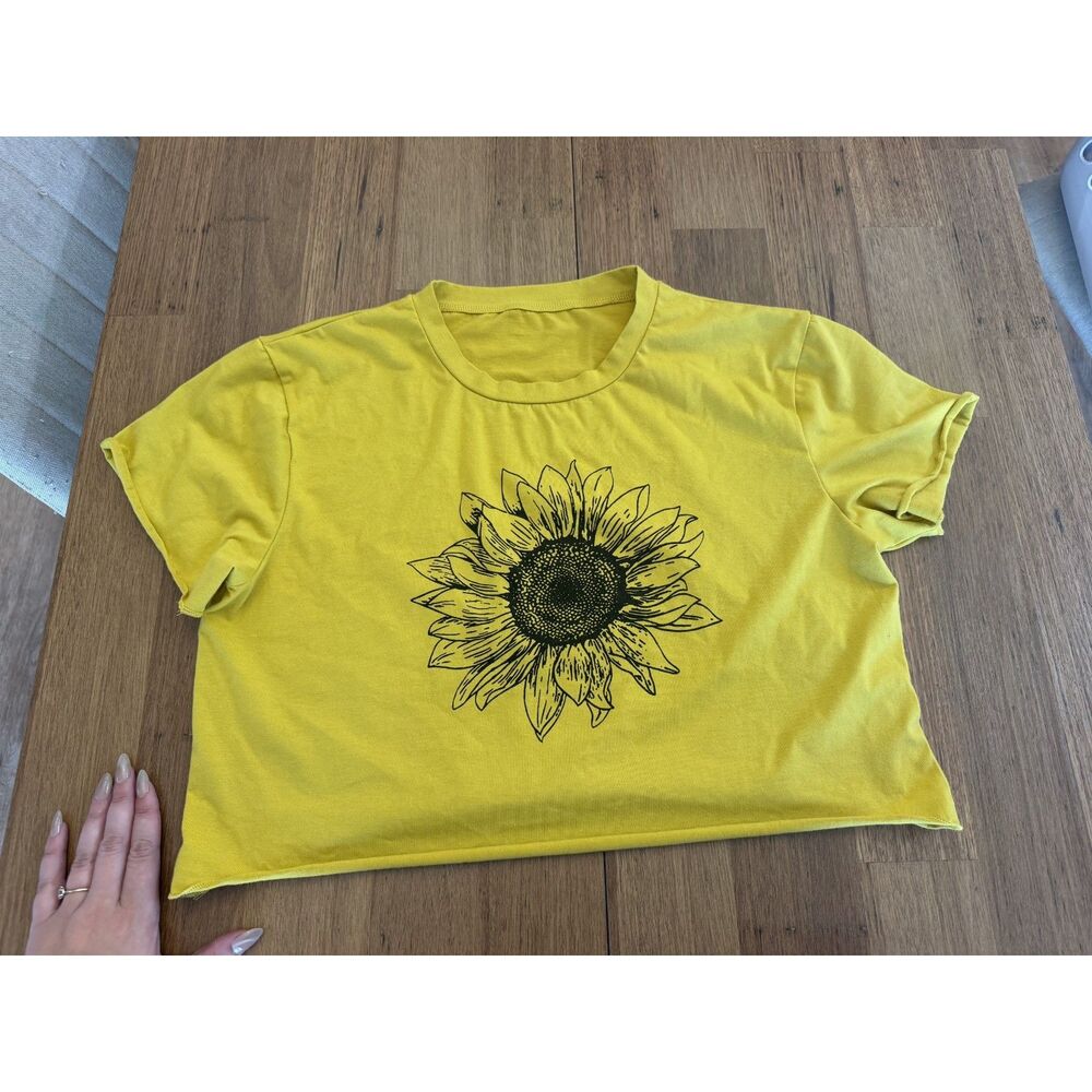 Artsy Yellow Sunflower Graphic Cropped Tee Top Concert Summer Vibes